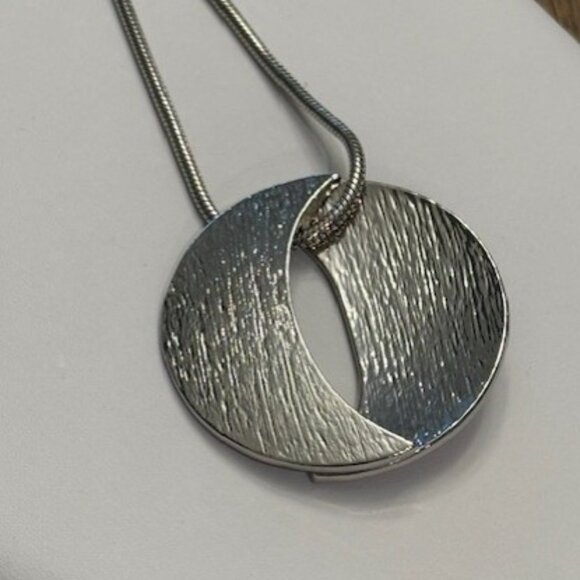 Lia Sophia "ORACLE" Necklace - Picture 3 of 9